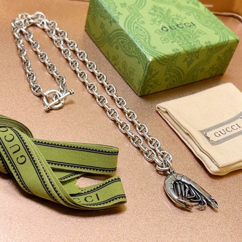 G*u*i necklaces